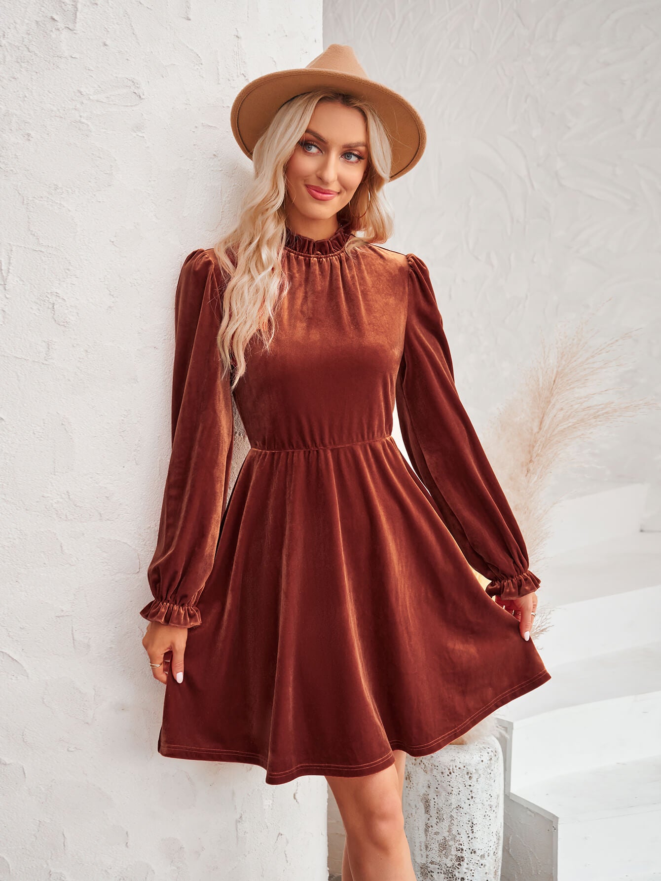 Cosmo Please Velvet Mini Dress - Brown SMAIBULUN Cosmo Please Velvet Mini Dress - Brown SMAIBULUN