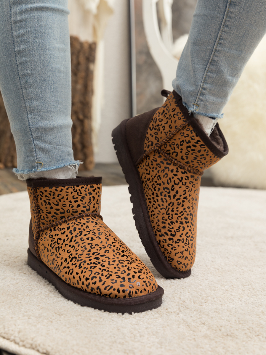 ヒール高さ03cm【新品】UGG leopard lined ankle boots　US7