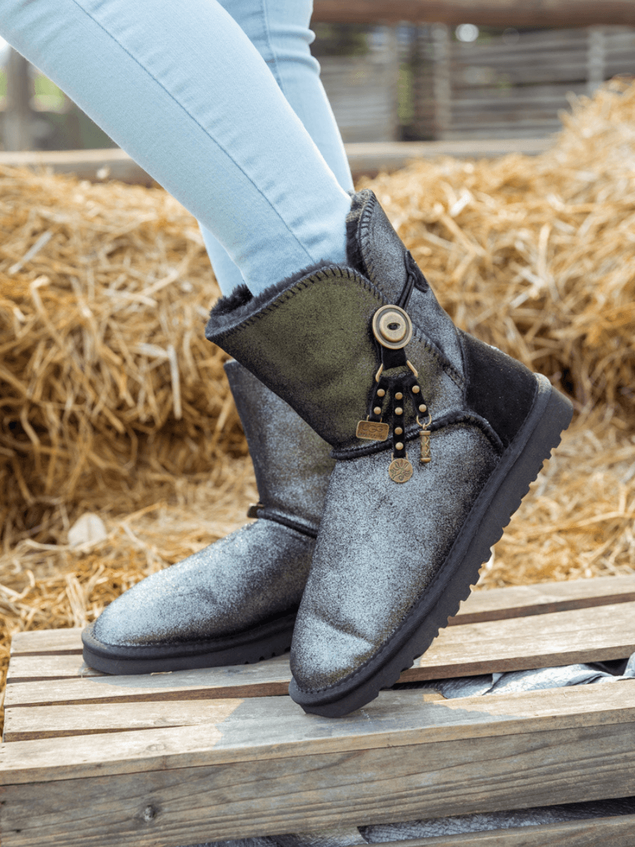 SMAIBULUN Ugg FAUX FUR-LINED COOPER LOCK TASSEL BOOT BLACK