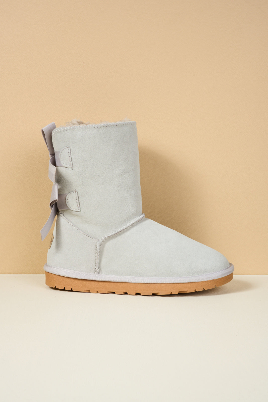 Smaibulun Ugg | Double Ballet Ribbon Bow Suede Shearling Boots - pale