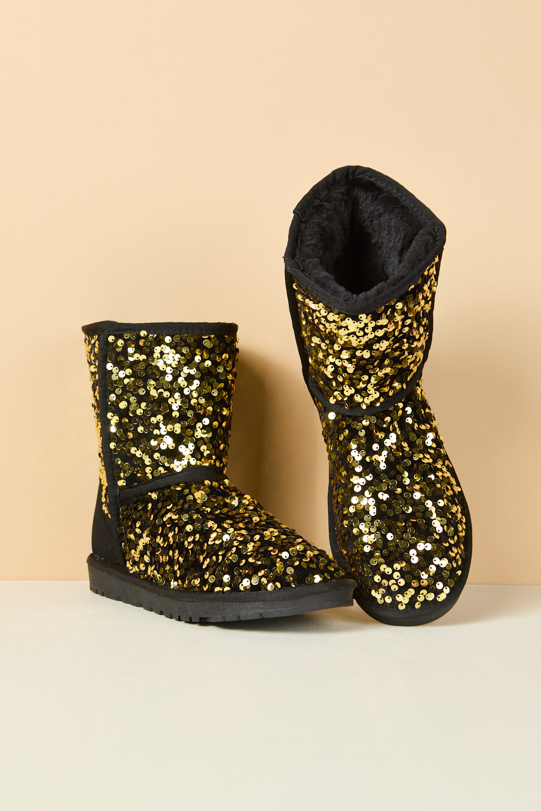 Smaibulun Ugg | Dallas Glam Sequin Shearling Boots - Gold