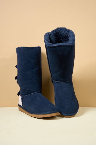 SMAIBULUN Ugg | Rhinestone Ribbon Tri-Tie Bow Suede Boots - Navy