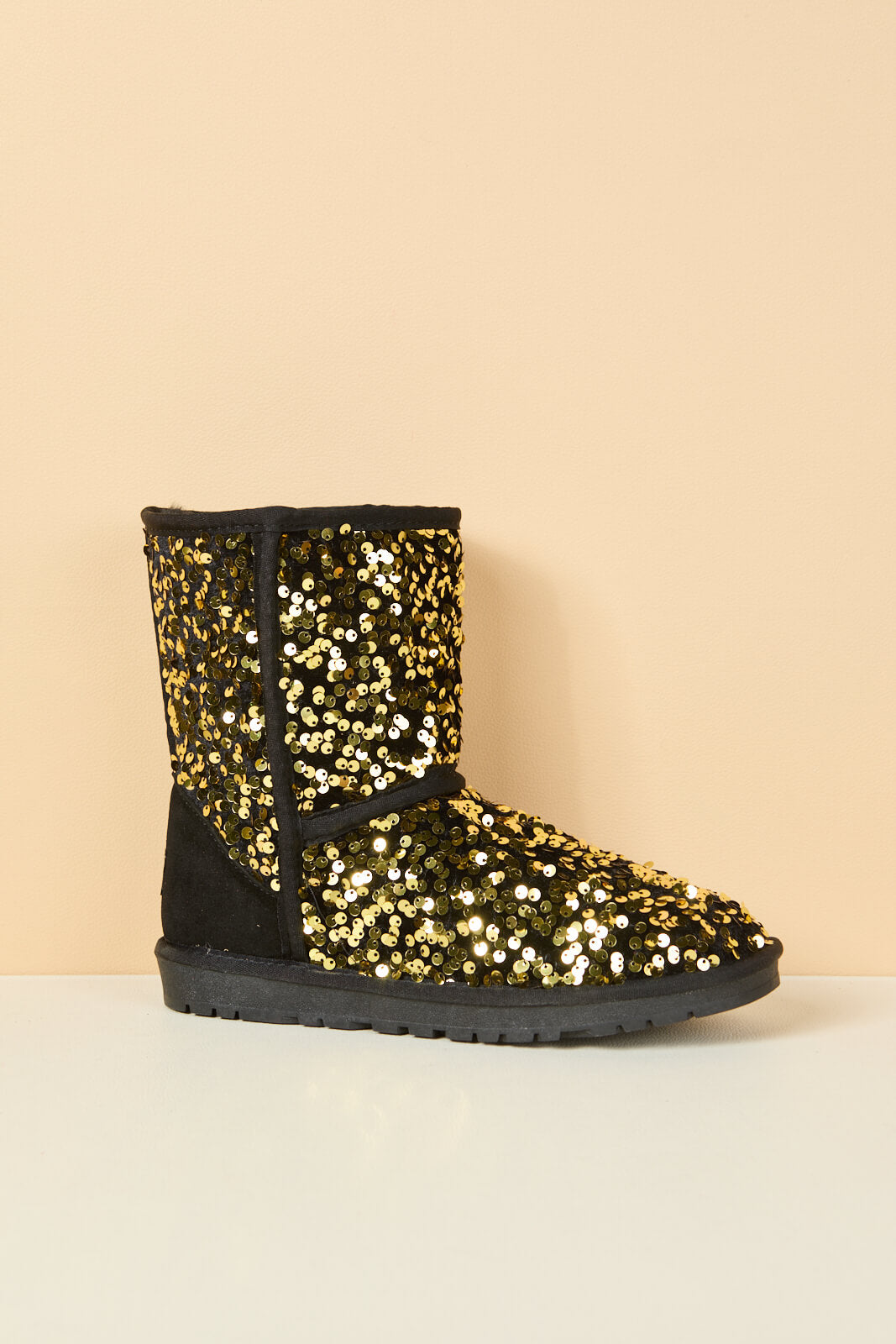 Smaibulun Ugg | Dallas Glam Sequin Shearling Boots - Gold