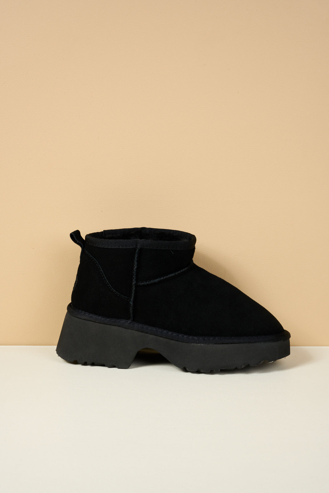 SMAIBULUN Ugg | Ultimate Platform Ankle Boots - black