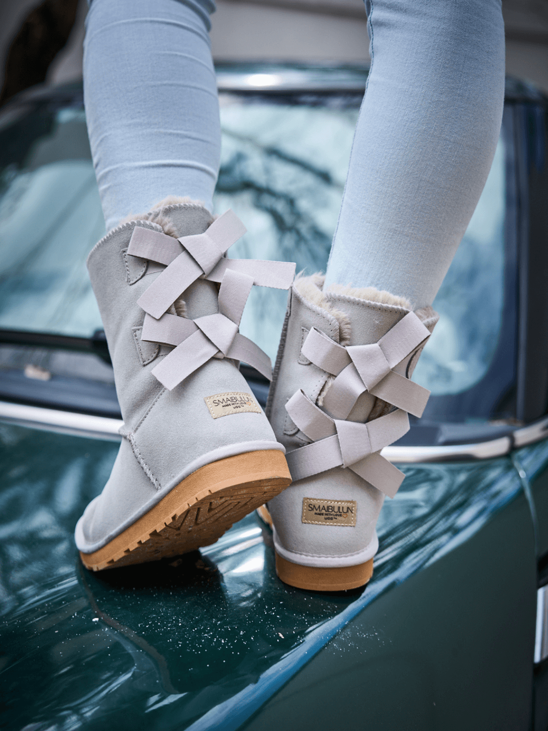 Smaibulun Ugg | Double Ballet Ribbon Bow Suede Shearling Boots - pale