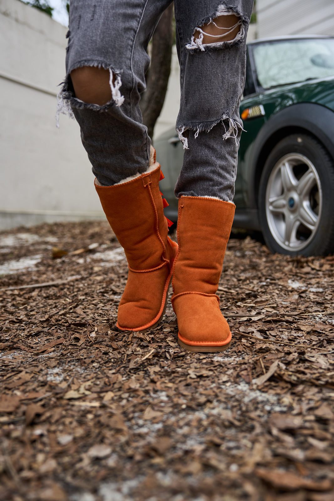 SMAIBULUN Ugg | Tri Ribbon Bow Suede Boots - Orange