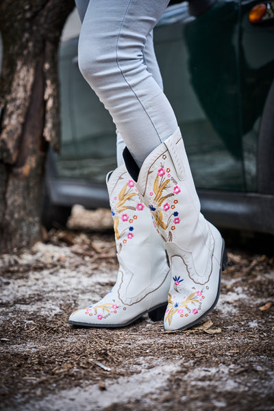 En Bloom | Santa Fe Floral Embroidered Western Knee Boots - White