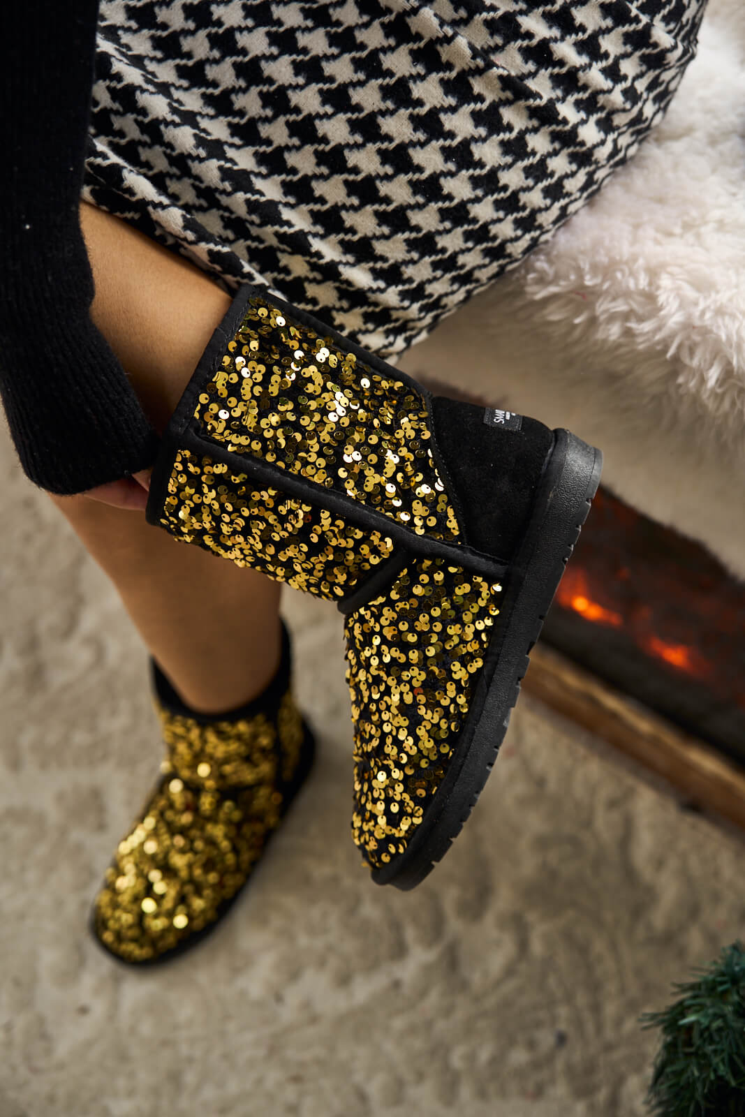 Smaibulun Ugg | Dallas Glam Sequin Shearling Boots - Gold