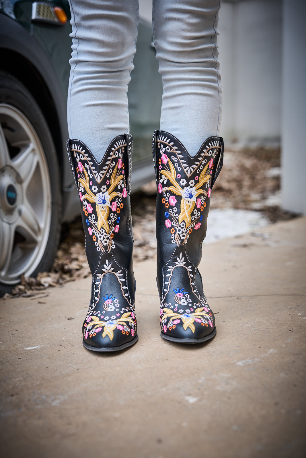 En Bloom | Santa Fe Floral Embroidered Western Knee Boots - Black