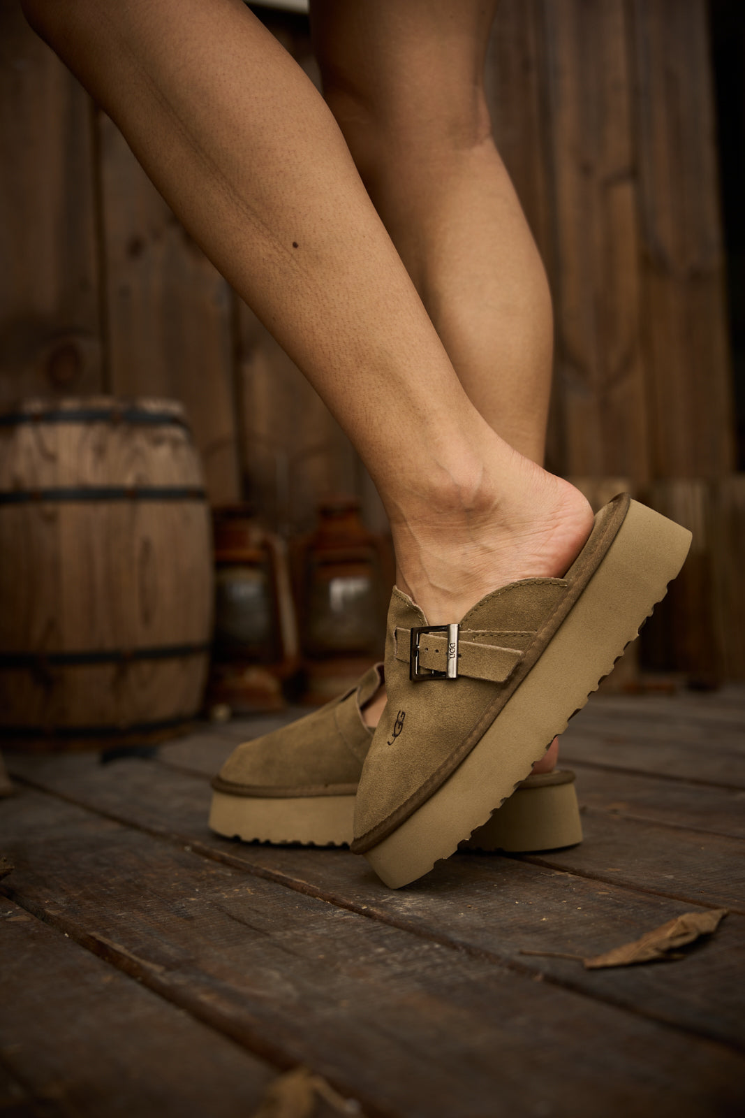 SMAIBULUN Ugg | Forever Iconic Platform Clog - Olive