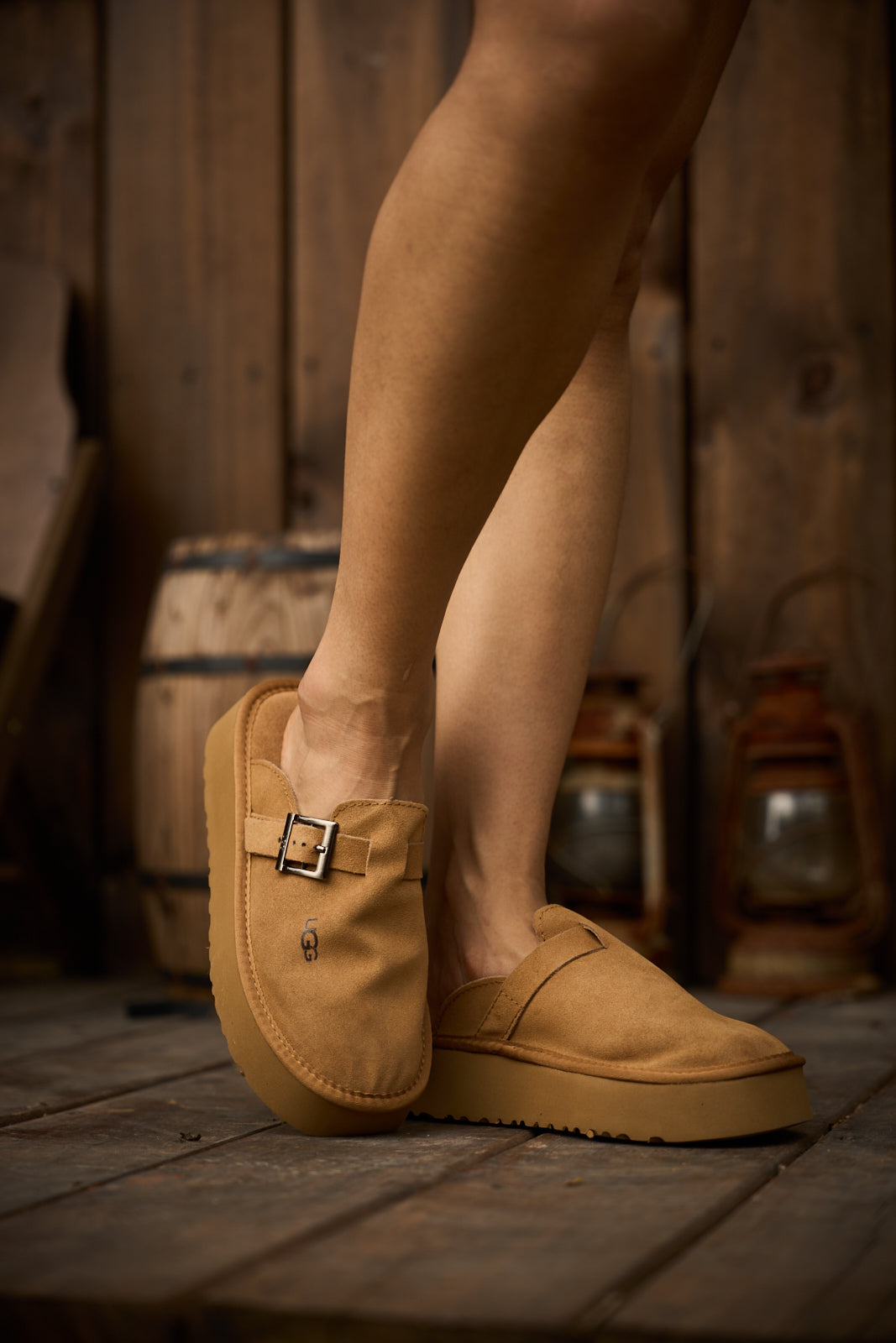 SMAIBULUN Ugg | Forever Iconic Platform Clog - Chestnut