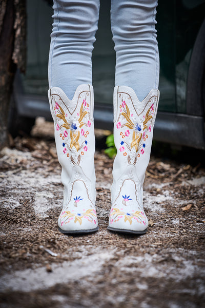 En Bloom | Santa Fe Floral Embroidered Western Knee Boots - White