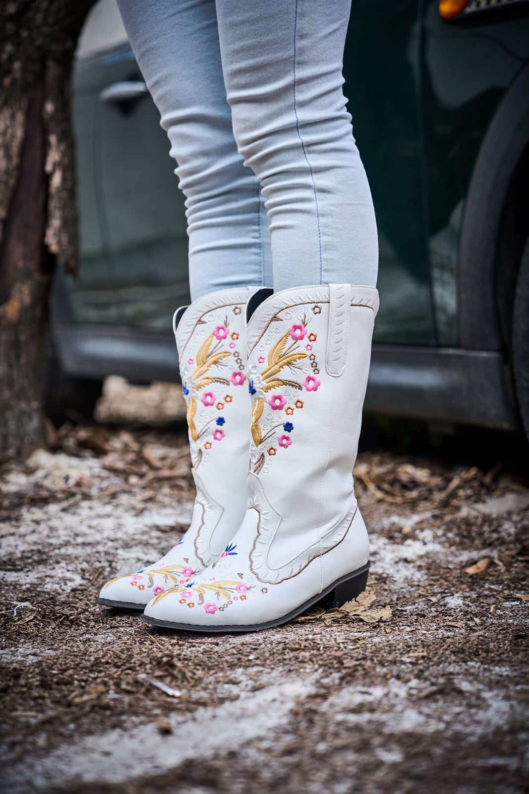 En Bloom | Santa Fe Floral Embroidered Western Knee Boots - White