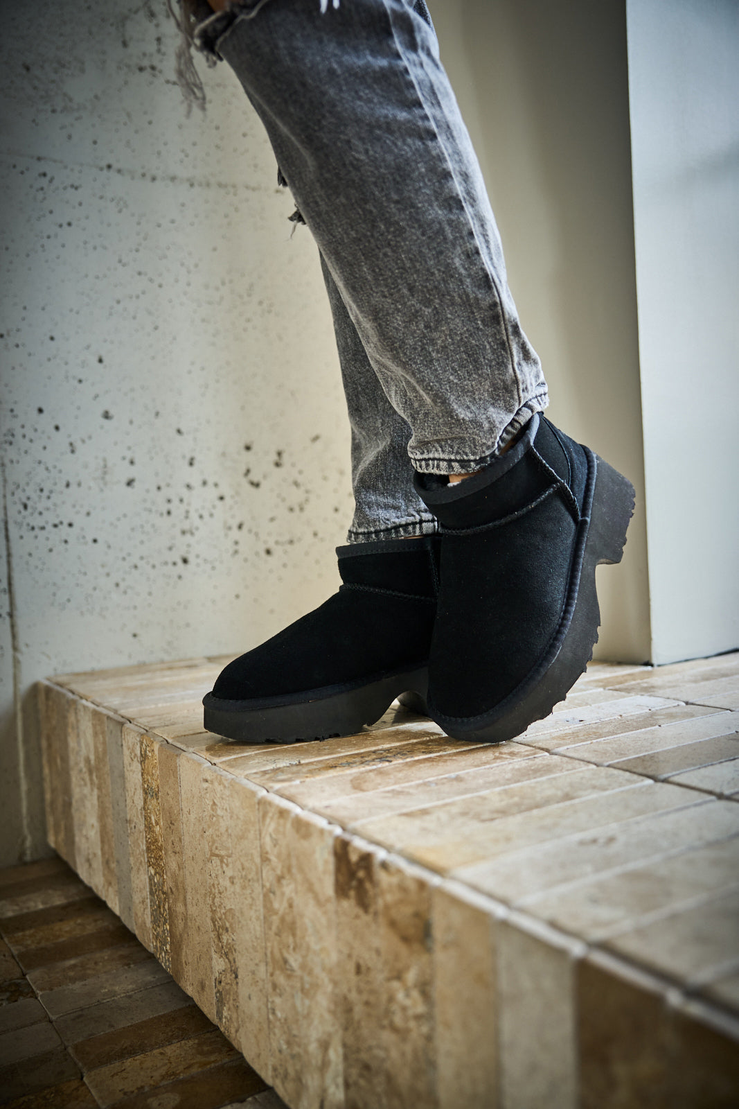 SMAIBULUN Ugg | Ultimate Platform Ankle Boots - black