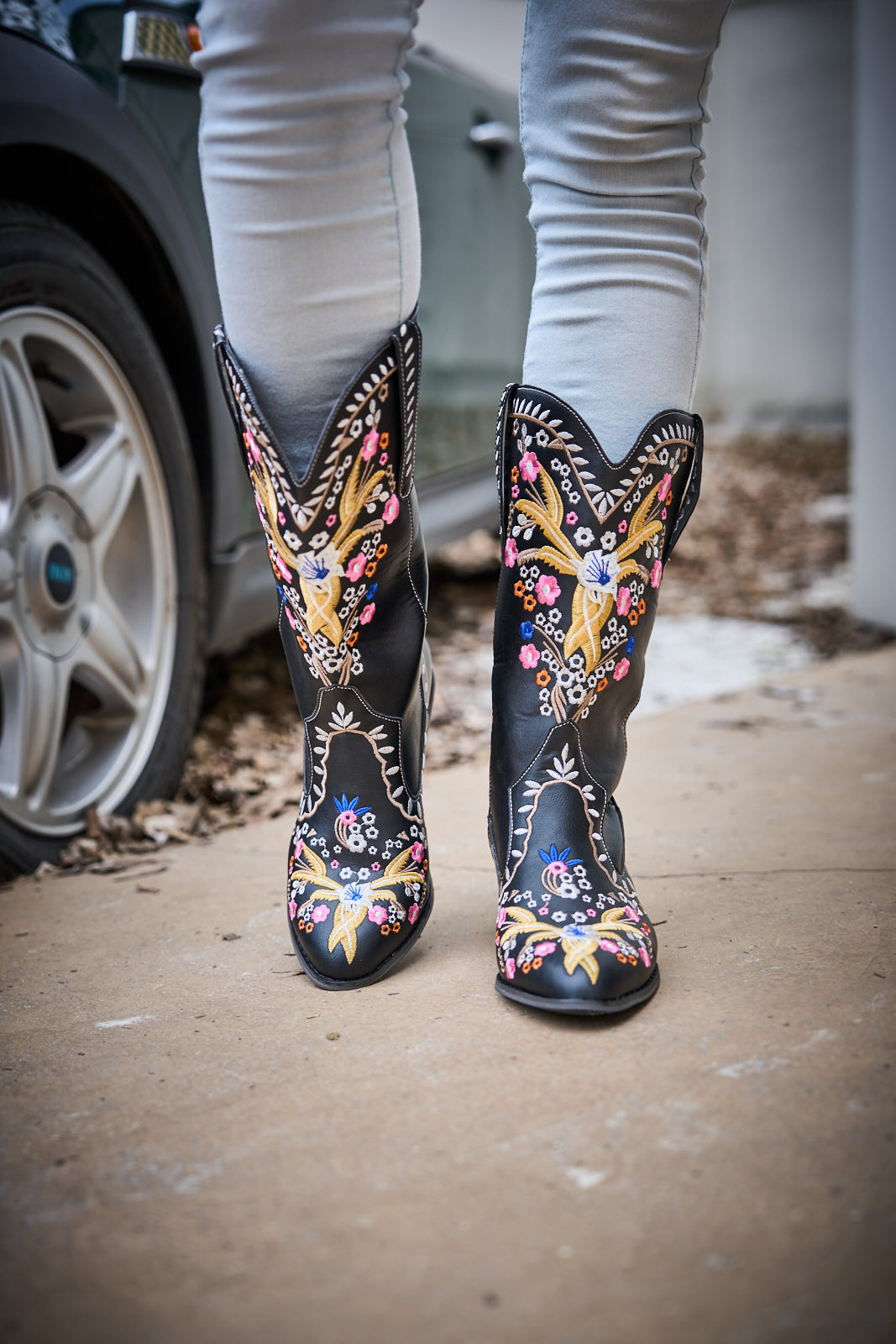 En Bloom | Santa Fe Floral Embroidered Western Knee Boots - Black