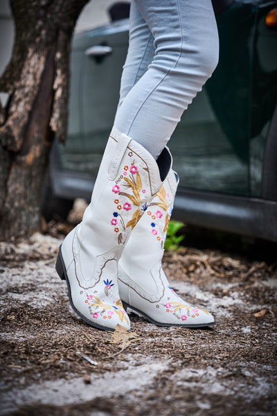 En Bloom | Santa Fe Floral Embroidered Western Knee Boots - White