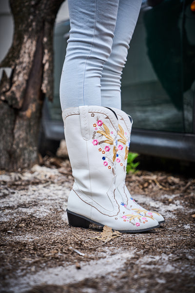 En Bloom | Santa Fe Floral Embroidered Western Knee Boots - White