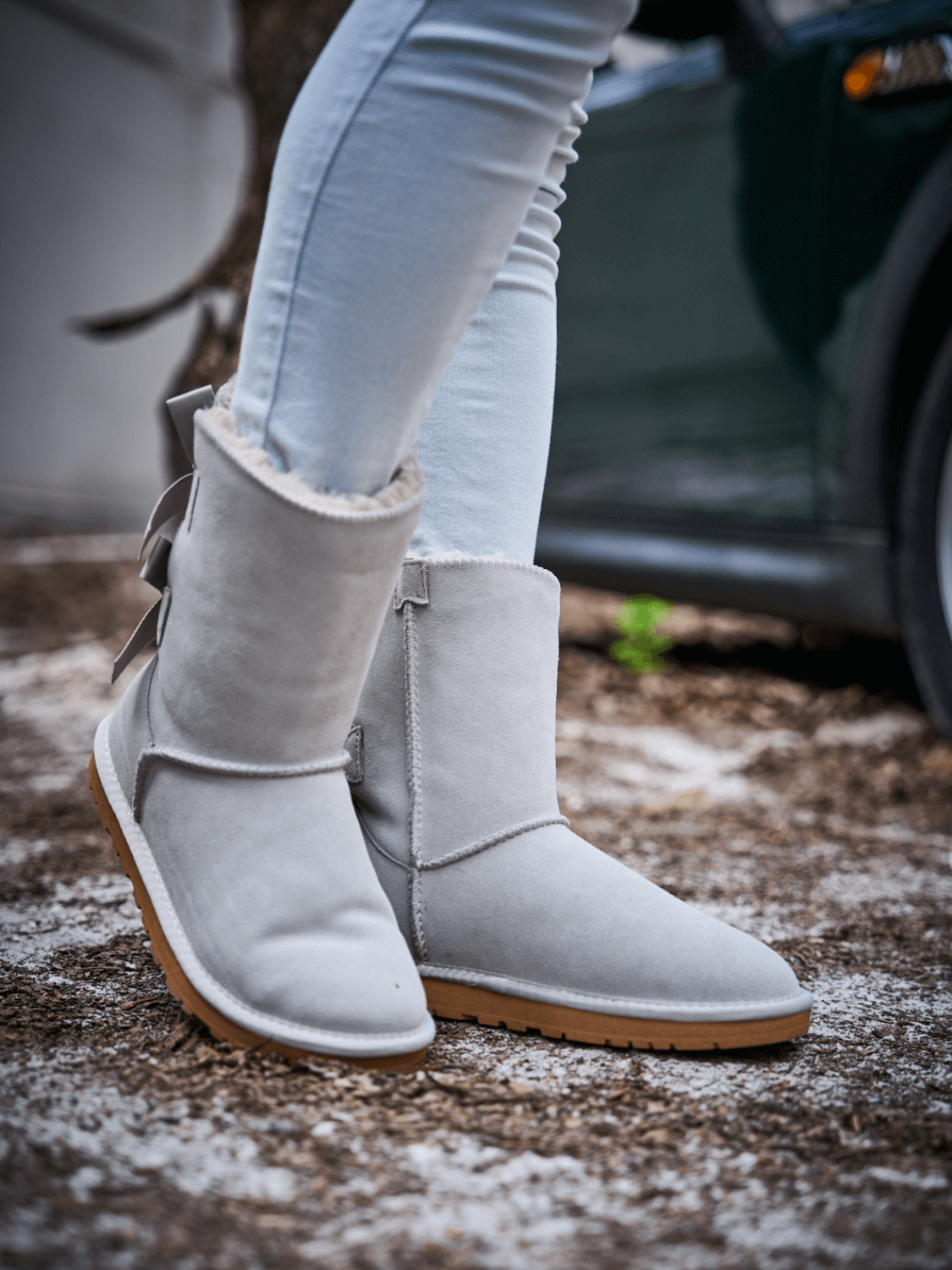 Smaibulun Ugg | Double Ballet Ribbon Bow Suede Shearling Boots - pale