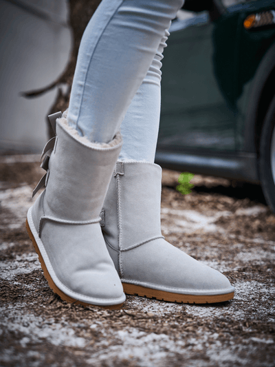 Smaibulun Ugg | Double Ballet Ribbon Bow Suede Shearling Boots - pale