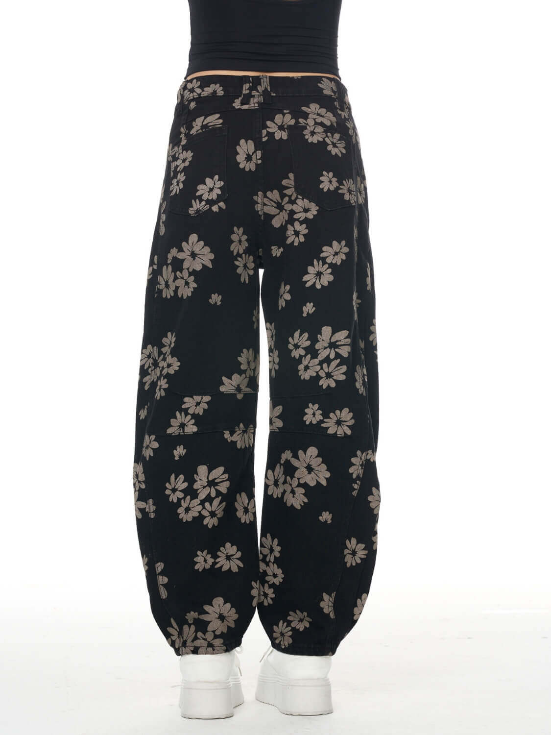 Classic Mid Waisted Barrel Jeans - black
