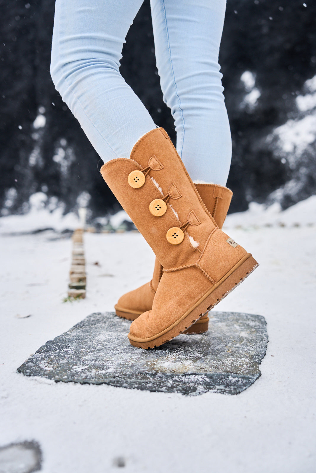 SMAIBULUN Ugg | Side Button Faux Fur-Lined Leather Suede Boots - chestnut