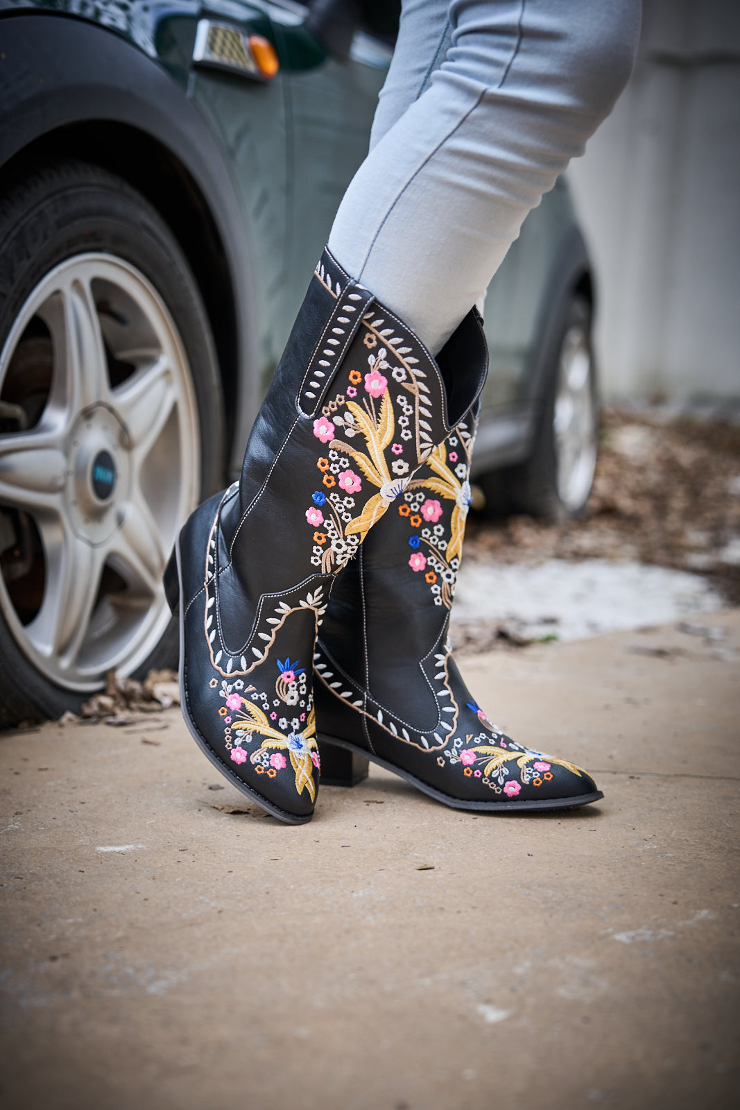 En Bloom | Santa Fe Floral Embroidered Western Knee Boots - Black