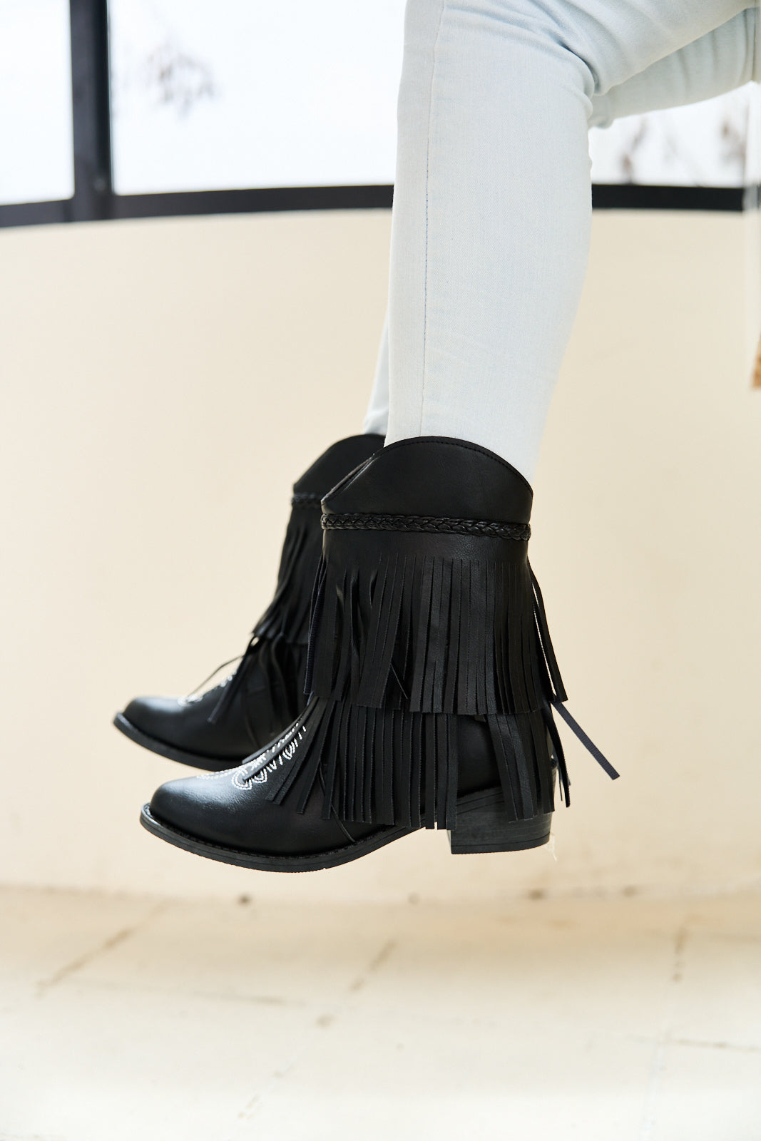 En Bloom | Jelena Fringe Western Cowboy Boots - Black