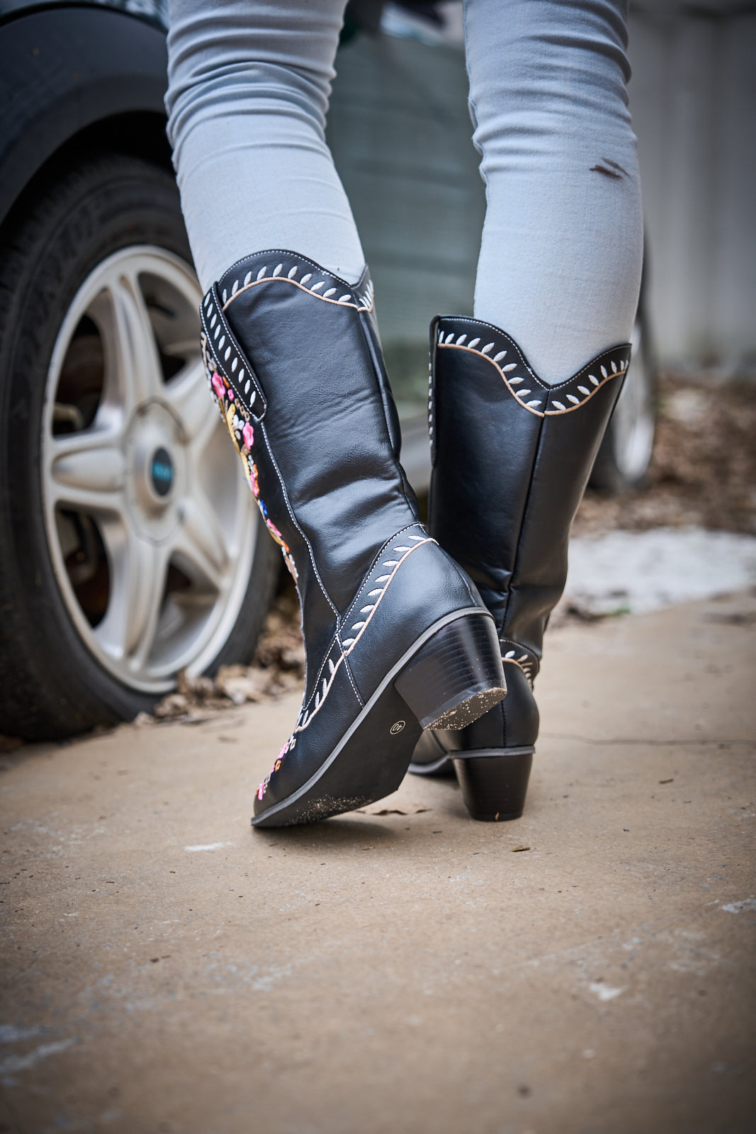 En Bloom | Santa Fe Floral Embroidered Western Knee Boots - Black