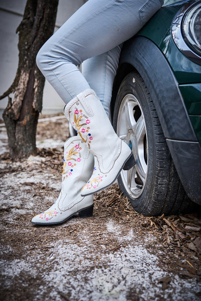 En Bloom | Santa Fe Floral Embroidered Western Knee Boots - White