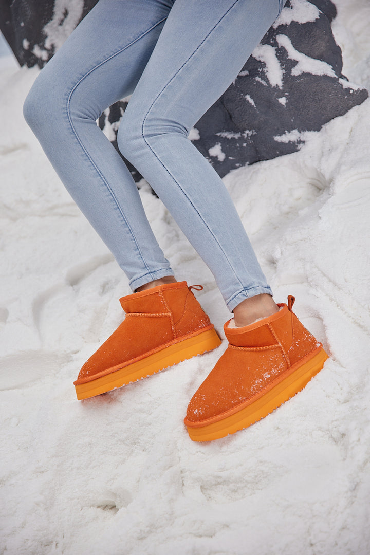 UGG オレンジ ミュール 中ヒール Smaibulun Ugg | Ultra Mini Platform Low Ankle Boot - Orange