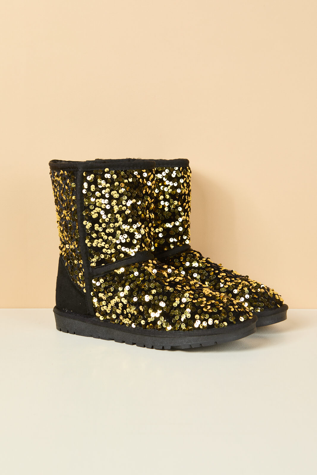 Smaibulun Ugg | Dallas Glam Sequin Shearling Boots - Gold