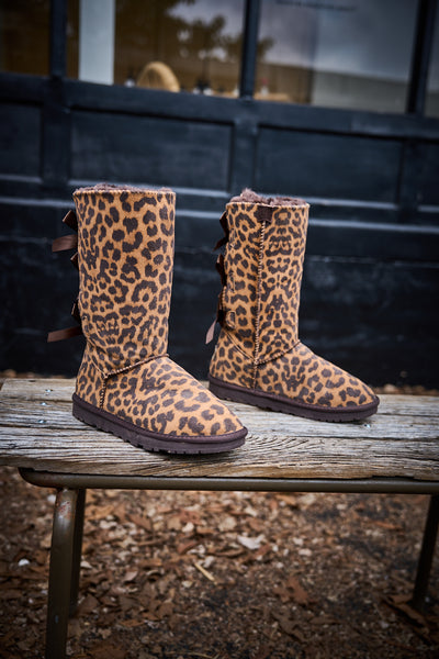 SMAIBULUN Ugg | Tri Ribbon Bow Suede Boots - cheetah