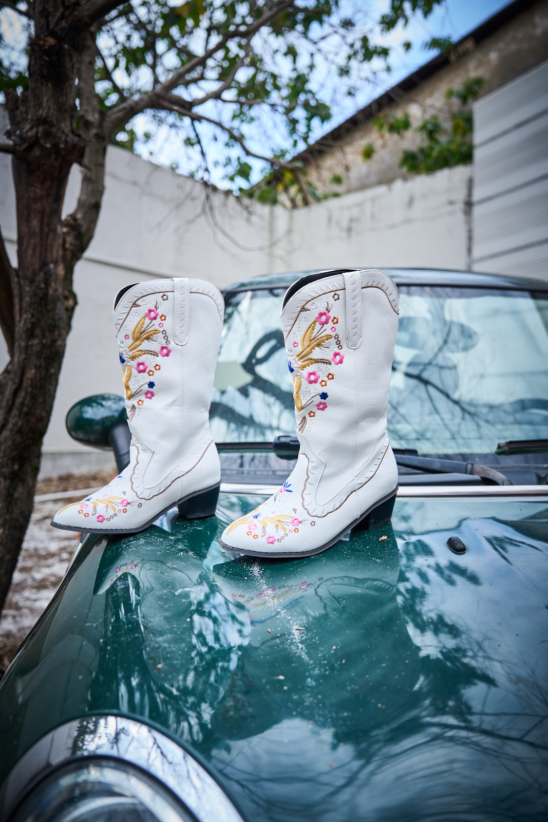 En Bloom | Santa Fe Floral Embroidered Western Knee Boots - White