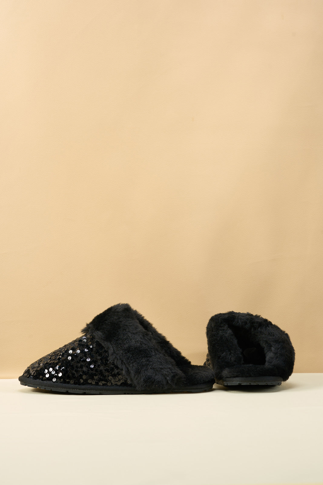 SMAIBULUN Ugg | Cozy Day Glam Sequins Slipper - Black