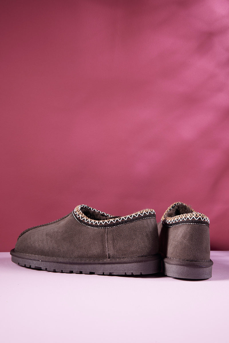 【関税込み】W Tasman Mules - UGG - Leather - Brown UGG Men's Tasman Leather Winter Mule Slippers | Neiman Marcus