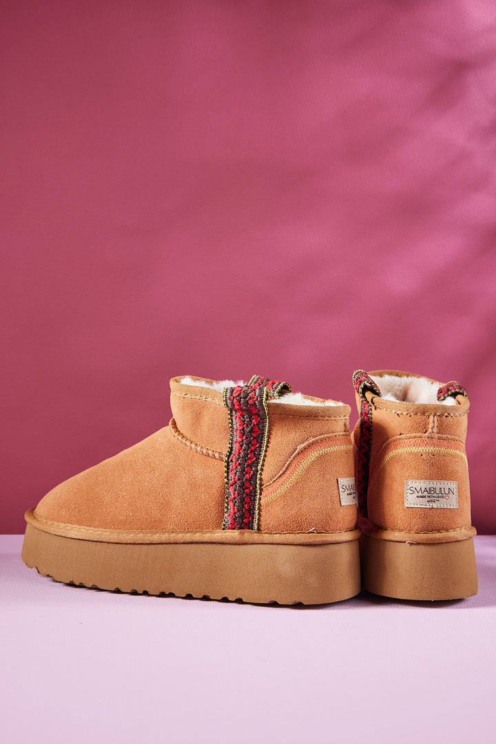 ブーツその他 Ugg Plush Ankle Boots With Elevated Platform And Luxurious Amazon.com | UGG Women's Neumel Platform Boot, Chestnut, 5