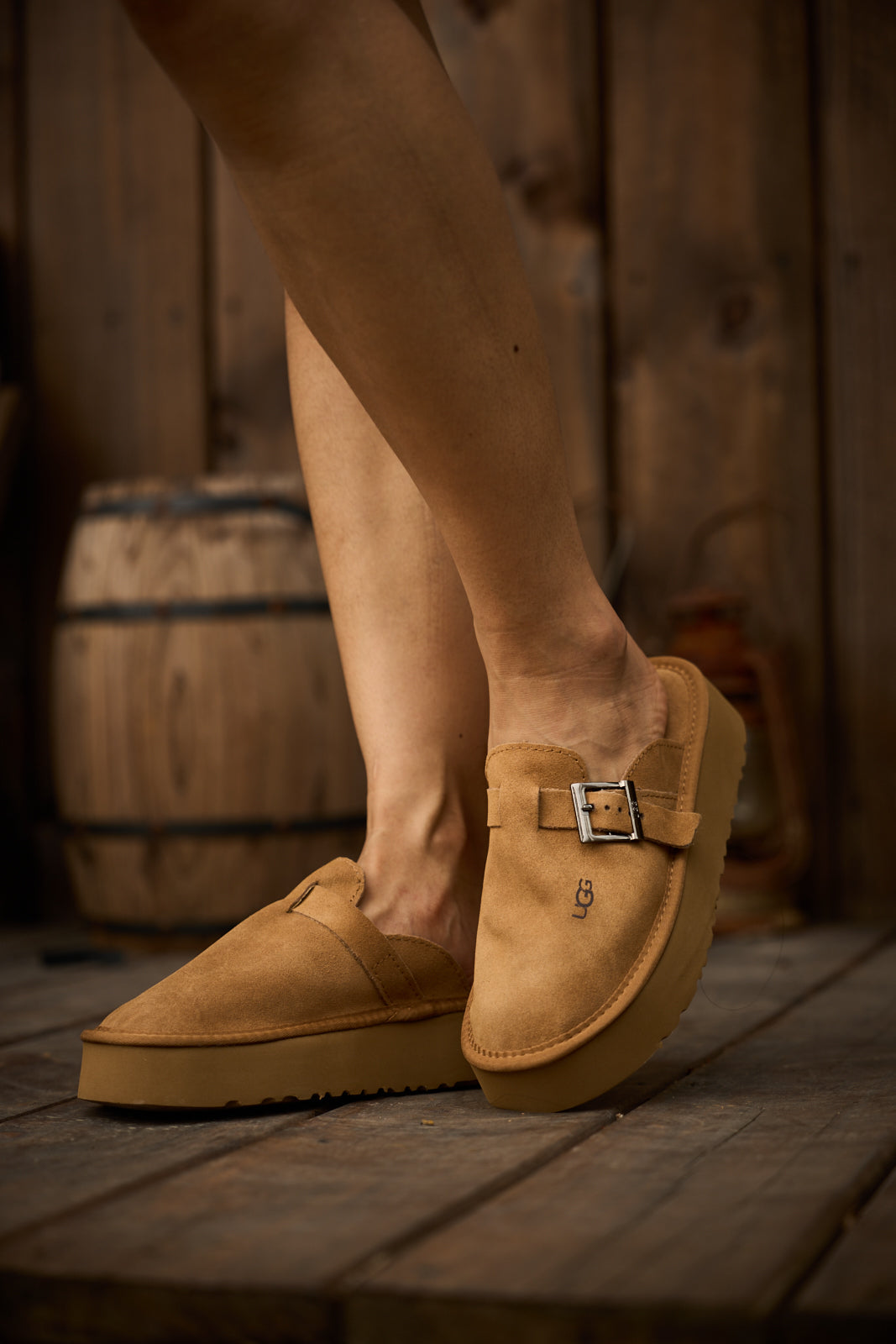 SMAIBULUN Ugg | Forever Iconic Platform Clog - Chestnut