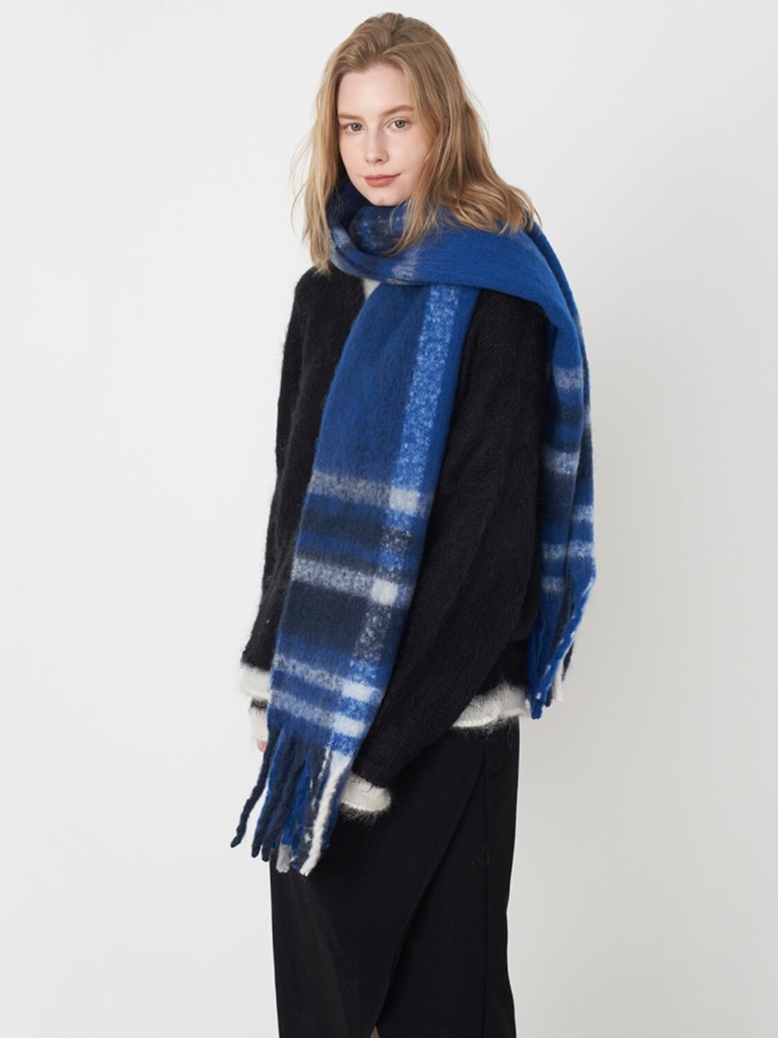 Mitchell Gradient Tassel Blanket Scarf - Navy