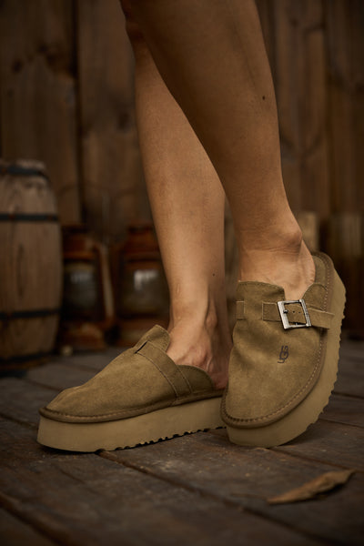 SMAIBULUN Ugg | Forever Iconic Platform Clog - Olive