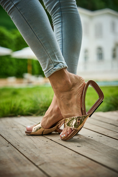 Jady Rose | Get a Clue Wedge Slides - Rose Gold