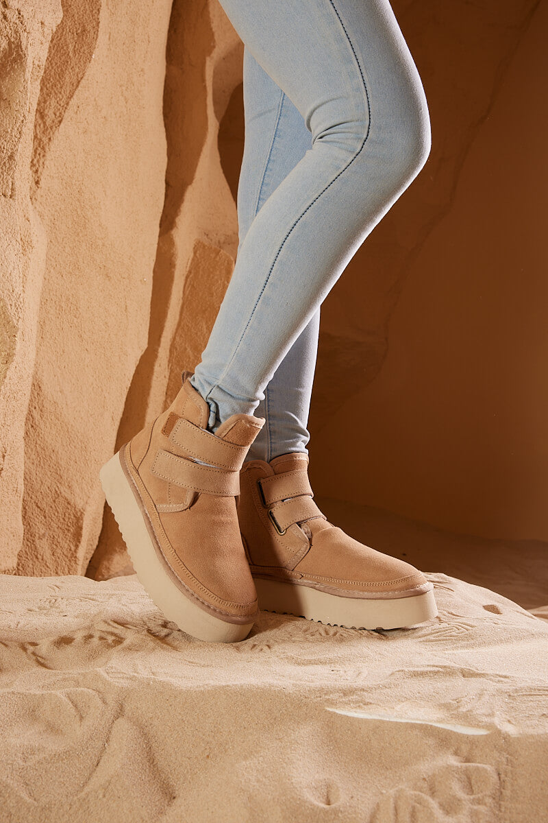 Smaibulun Ugg | Arlene Suede Platform Boots - Sand