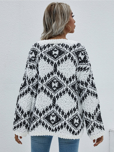 Smaibulun | Geometric Pattern Ripped Side Hem Sweater - Cream
